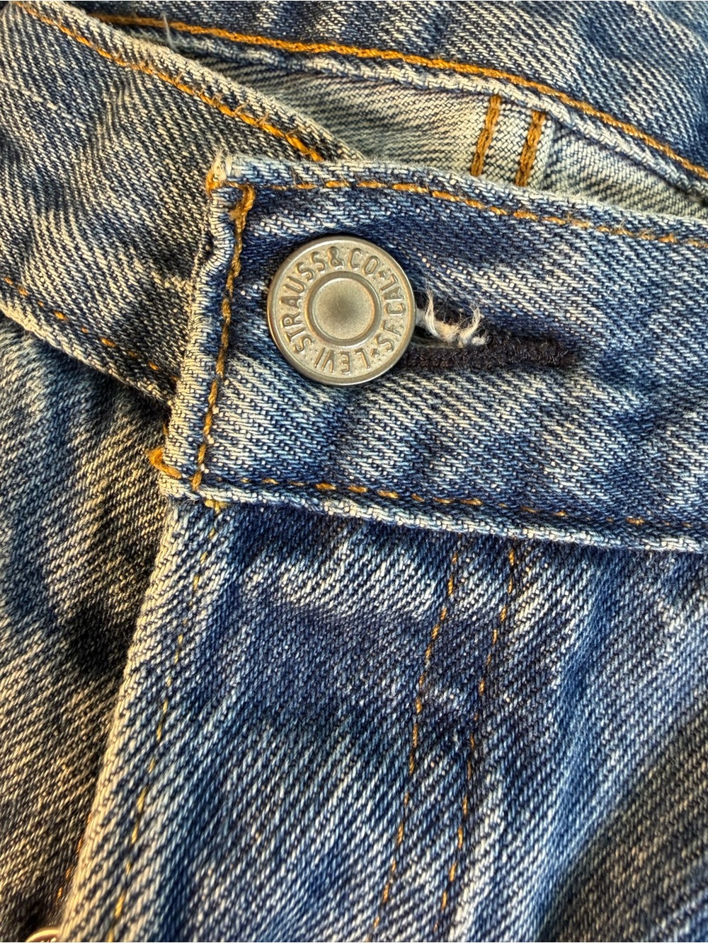 Levi’s 501 Women’s Straight Leg Button Fly Wedgie Jean 27/30 - Picture 8 of 11